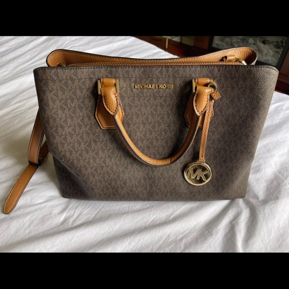 Michael Kors purse - Picture 7 of 7